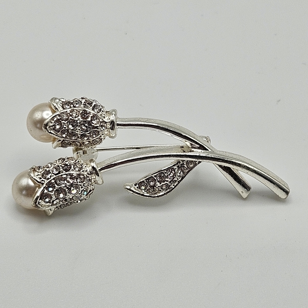 VINTAGE Faux Pearl Rhinestone Silver Tone Tulip Flower Pin Brooch Nature